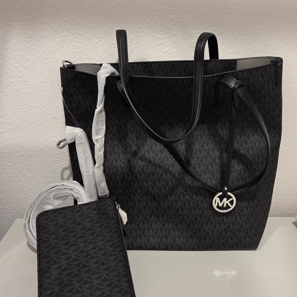 Michael Kors Black Signature Tote and Pouch NWOT